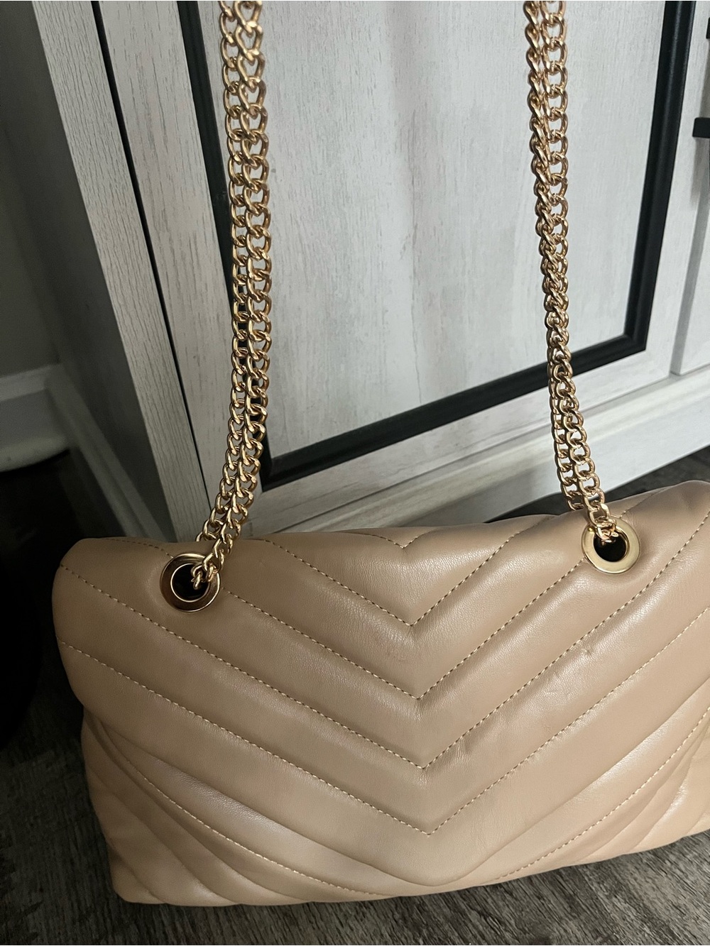 Chain Strap Flap - Picture 2 of 4
